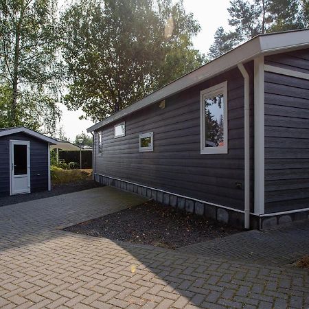 Modern Chalet With Covered Terrace In Nature Rhenen Zewnętrze zdjęcie