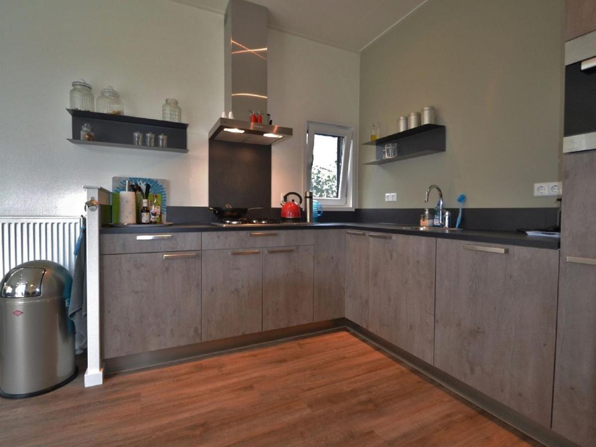 Modern Chalet With Covered Terrace In Nature Rhenen Zewnętrze zdjęcie