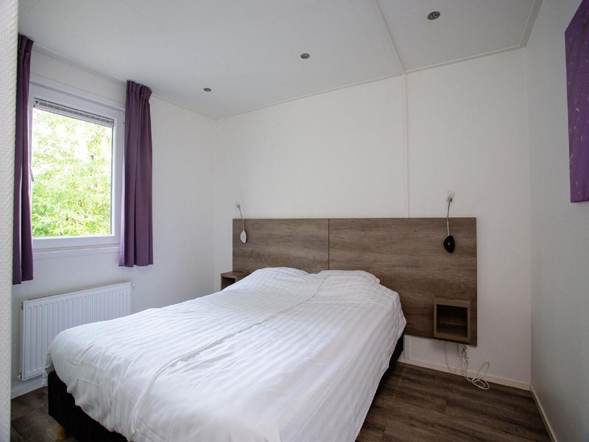 Modern Chalet With Covered Terrace In Nature Rhenen Zewnętrze zdjęcie