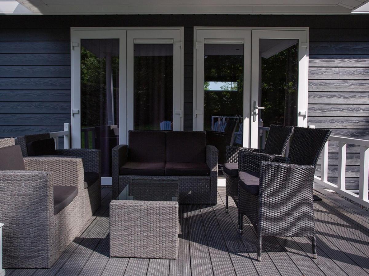 Modern Chalet With Covered Terrace In Nature Rhenen Zewnętrze zdjęcie